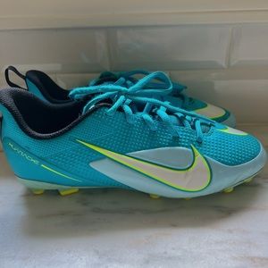Nike Youth cleats size 5.5 turquoise  boys or girls